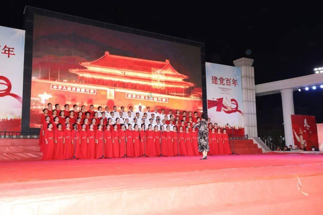 【视频】“小蛤蜊”喊话全国小可爱:来青岛,逛栈桥喂海鸥!当地特产免费领